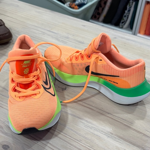 Nike women’s zoomx fly 5 orange & Green Mesh Running Sneakers - Picture 4 of 4